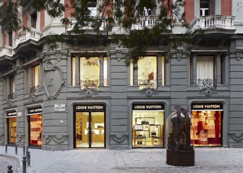 louis vuitton napoli storia|Louis Vuitton store napoli.